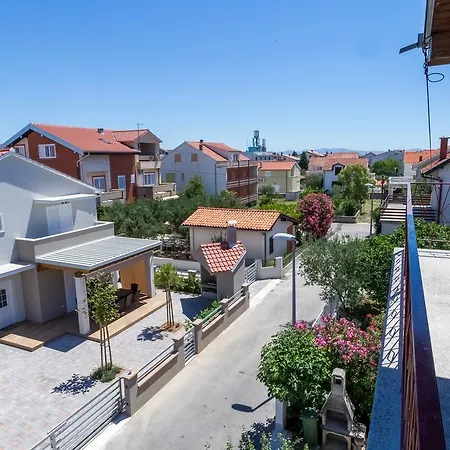 Apartment Leonarda *