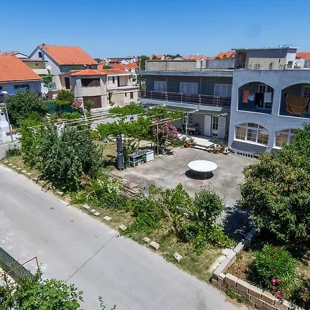 Apartment Leonarda *